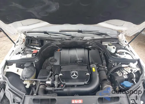 2014 Mercedes-Benz C-Class C 250 Sport z USA, uszkodzony, nr VIN WDDGF4HB5EG228123